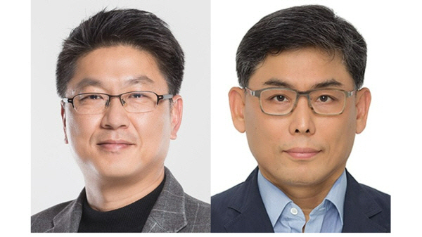 한진만(왼쪽) 삼성전자 DS부문 파운드리사업부장 사장과 김용관(오른쪽) DS부문 경영전략담당 사장. <삼성전자 제공>